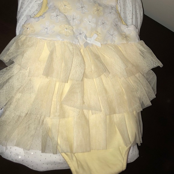 Yellow Dress - Picture 5 of 5